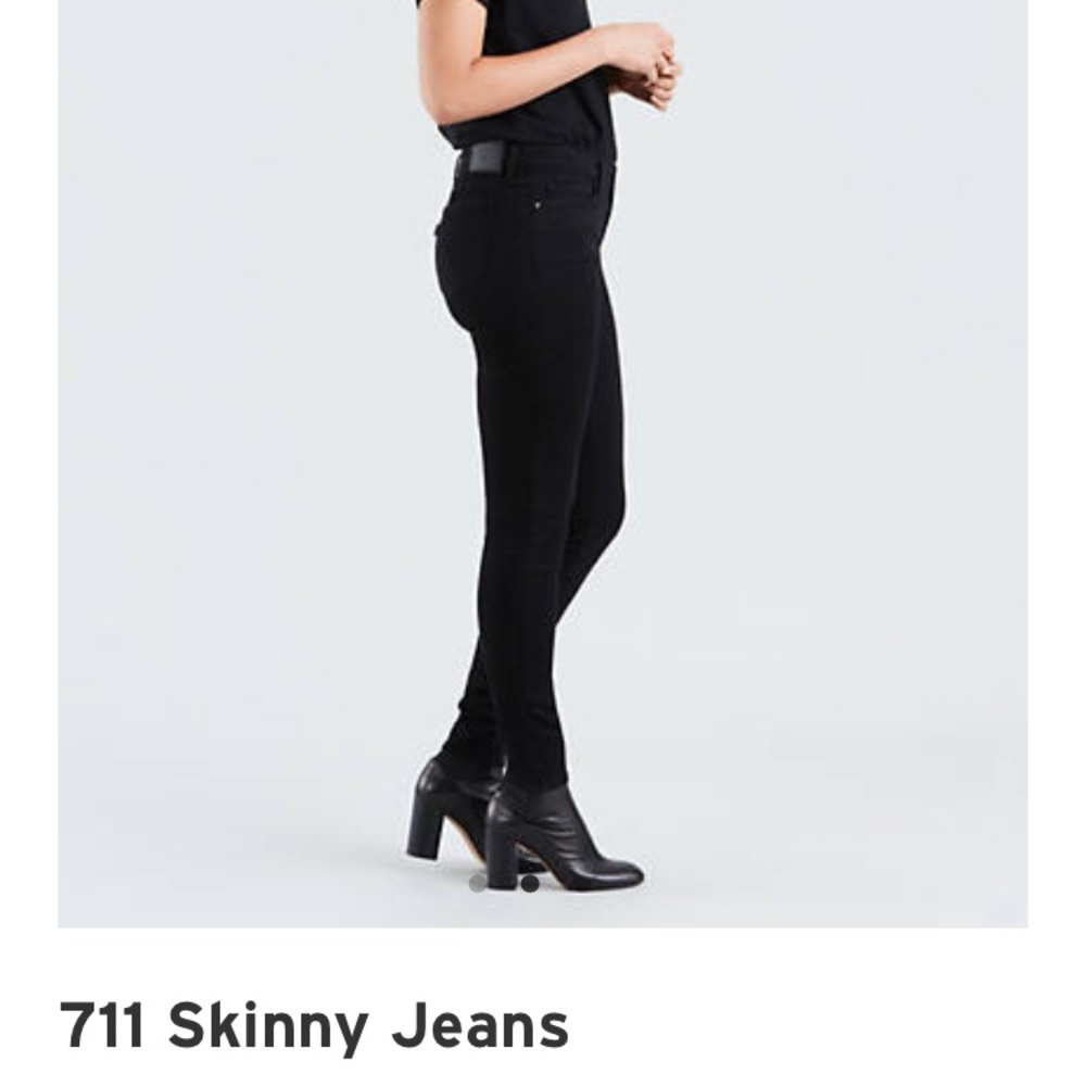 Black Levi’s 711 Skinny Jeans, size 34